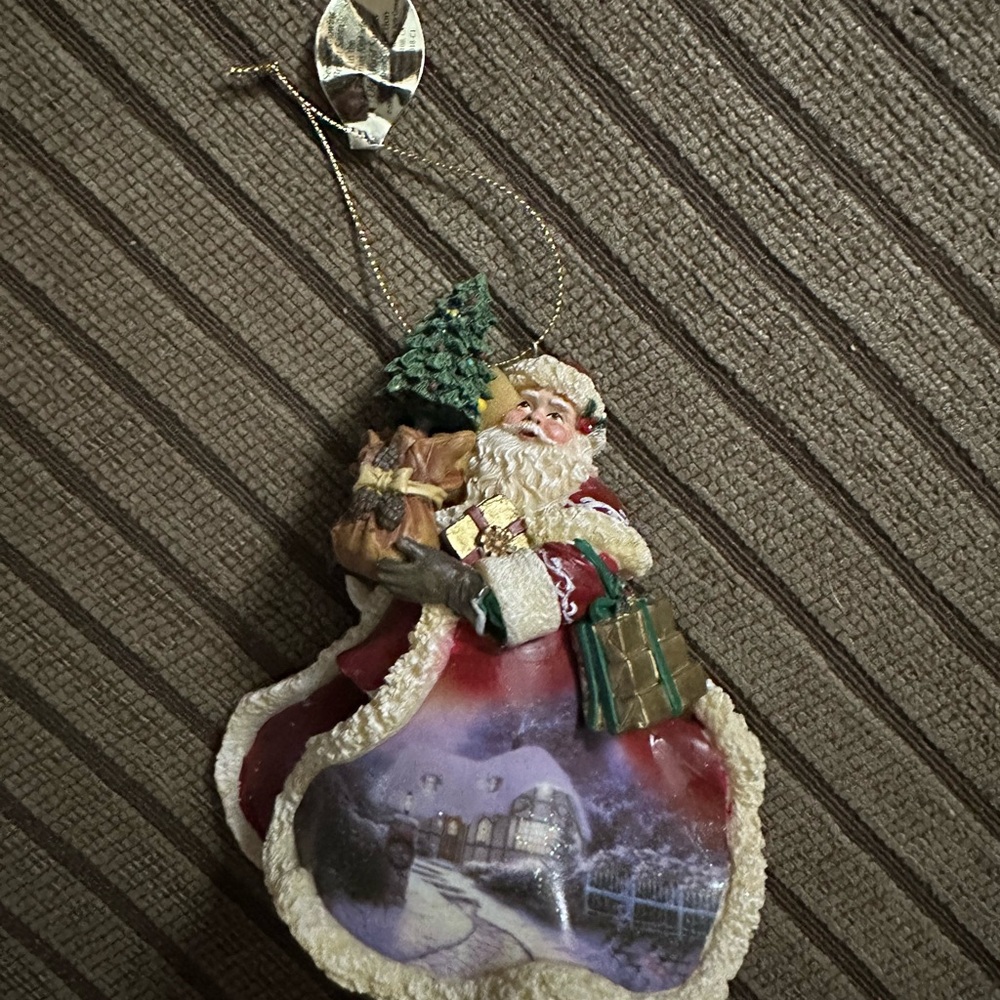 Heirloom Collection frim Ashton Drake. Thomas Kinkade series Santa ornament
